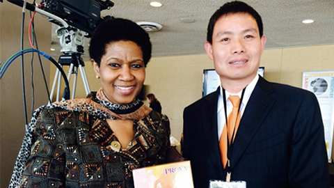 老哥网尊贵定制礼 敬赠南非首位女性副总统